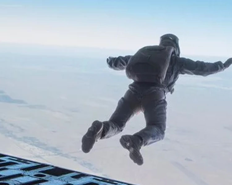 Mind boggling ! Tom Cruise jumps out of a moving plane for ‘Mission Impossible : Fallout’
